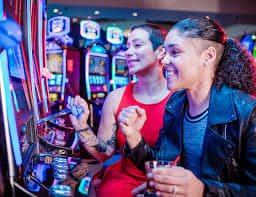 Meja roulette mpo55 dengan cahaya biru